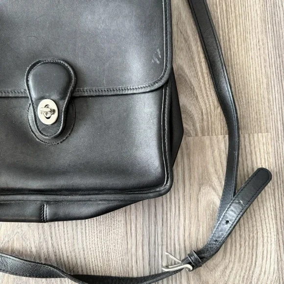 VTG 90s Coach Black Leather Willis Crossbody Bag Purse Turnlock 9927 - Picture 3 of 16